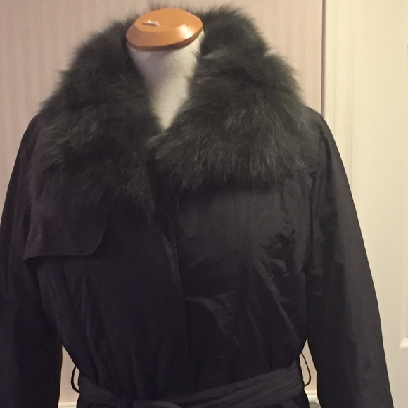 ⬇️ PD⬇️NWOT 3 season trench,removable fur lining,suited for women 5’2” or taller - Picture 2 of 10